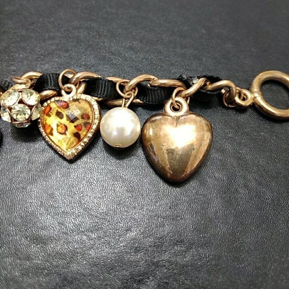 Betsey Johnson hearts & faux pearls bracelet 7" black ribbon
